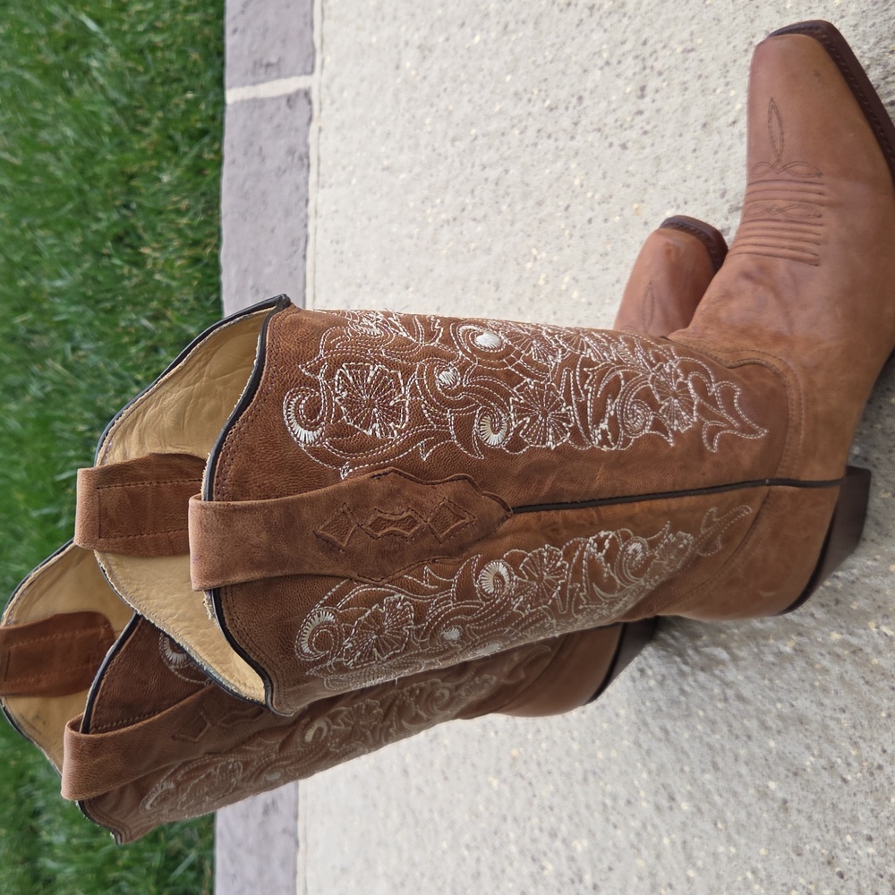 Corral Embroidered Cowboy Boots - Picture 3 of 8